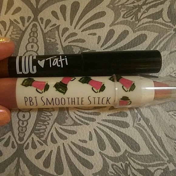 Victorias Secret Makeup Bag w/Lip Crayon&Eye Cream - Picture 6 of 7